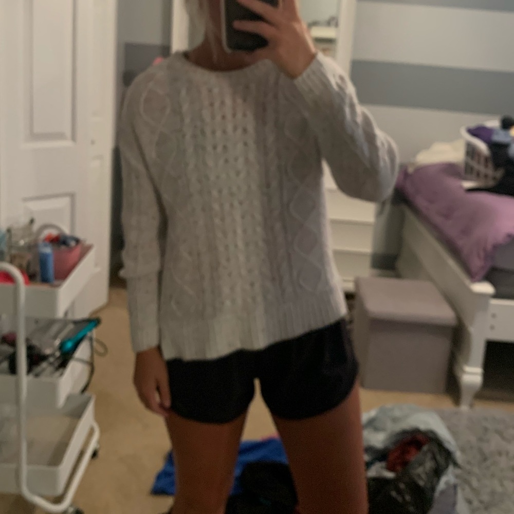 urban outfitters sweater ‼️